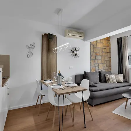 Apartman With Parking Space - 21544 *