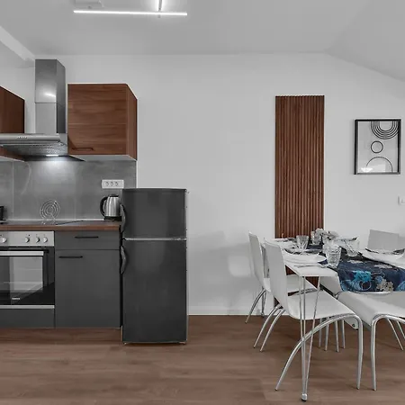 With Parking Space - 21544 Makarska