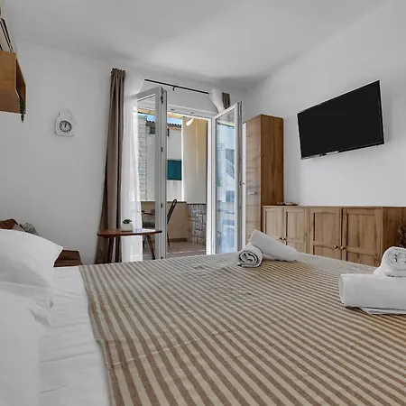 Apartment With Parking Space - 21544 *
