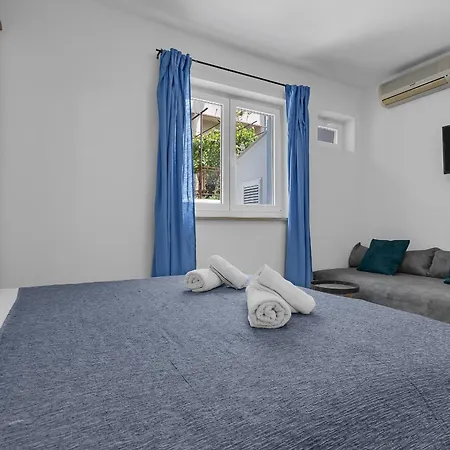 With Parking Space - 21544 Makarska