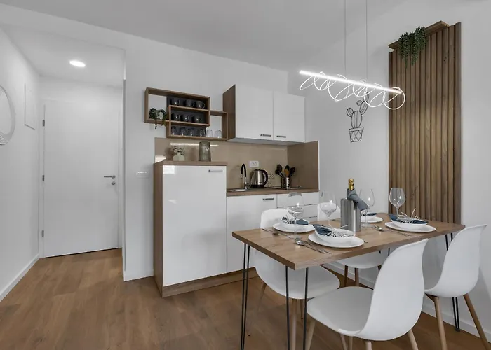 Apartament With Parking Space - 21544 *