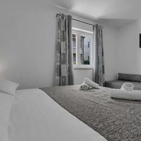 With Parking Space - 21544 Apartman *