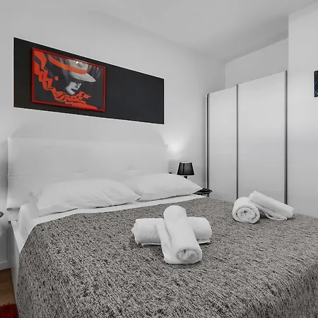 With Parking Space - 21544 Apartman *